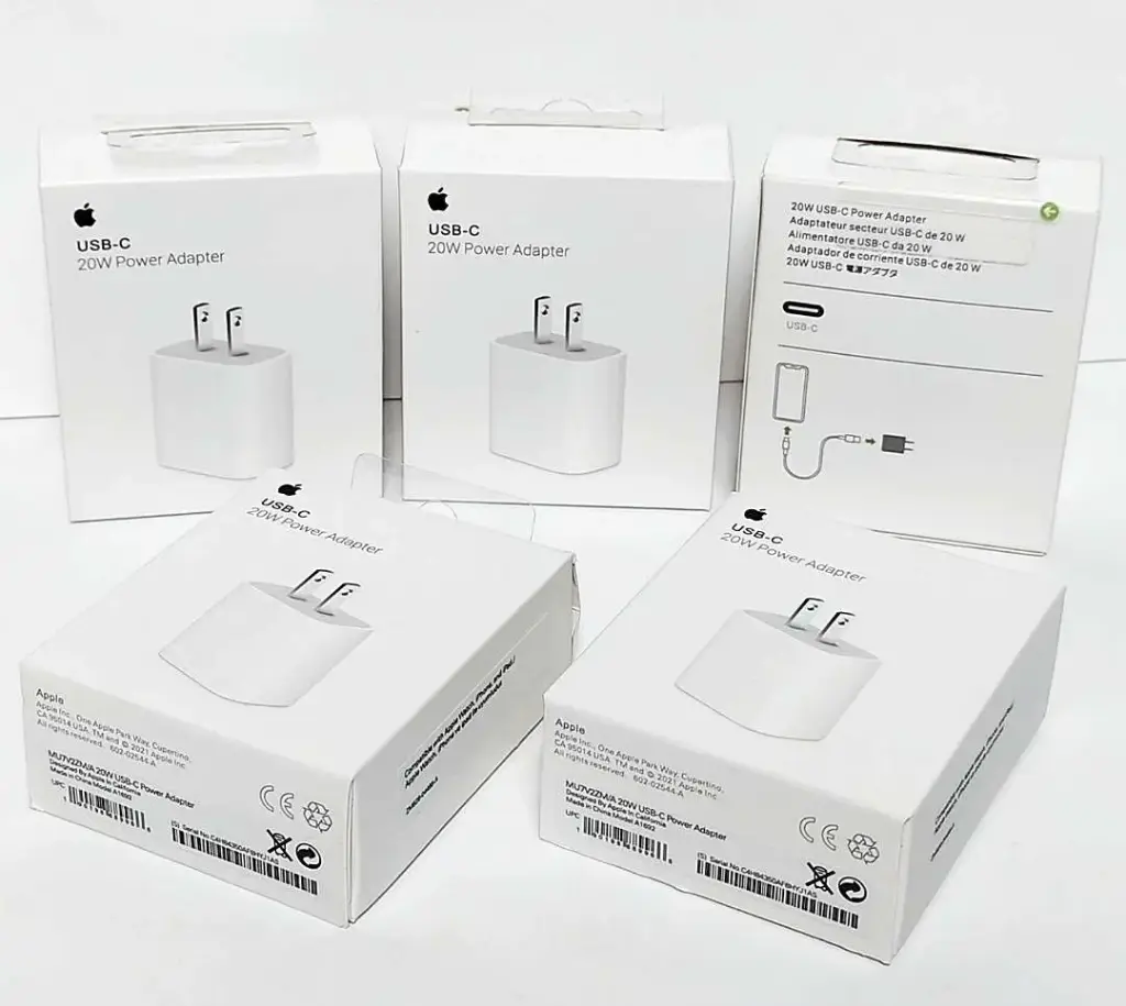 CARGADOR IPHONE TIPOC 20W EN CAJA INC